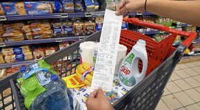 Pouvoir d’achat : les prix ont-ils vraiment baissé avec les paniers anti-inflation ?
